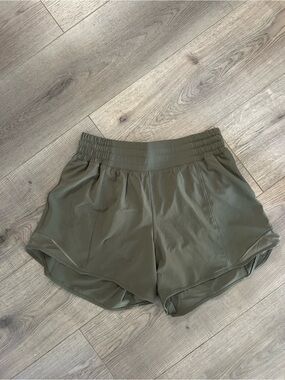 Lululemon Hotty Tot 4” high rise